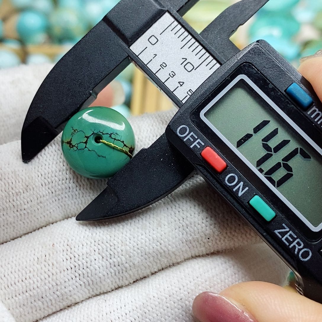 绿松石颈饰未镶嵌