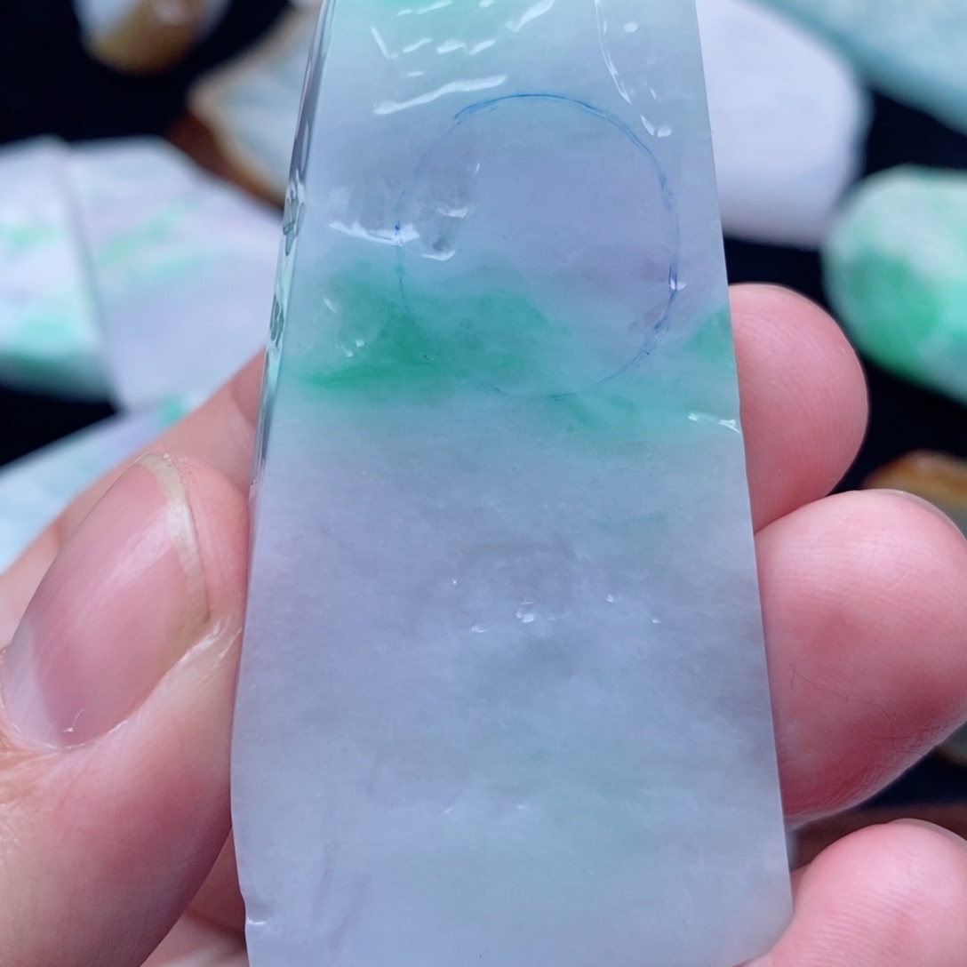 翡翠颈饰未镶嵌翡翠