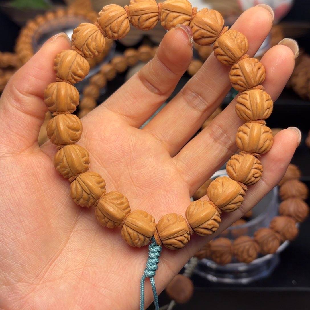 桃核吊坠小金蝉1.4尺寸
