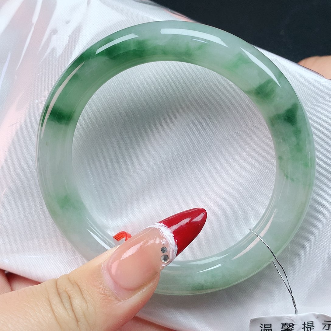 翡翠手镯未镶嵌53圈