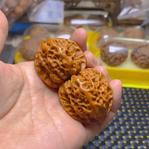 文玩核桃吊坠玲珑
