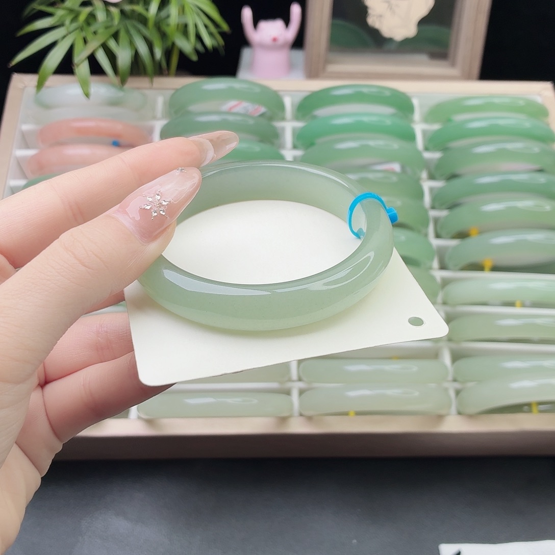 石英质玉未镶嵌手镯