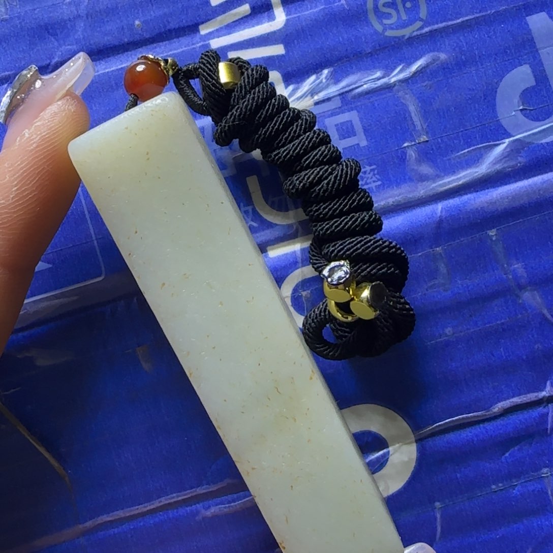 和田玉未镶嵌把件