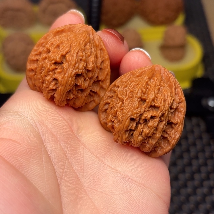 文玩核桃吊坠36红宝石狮子头