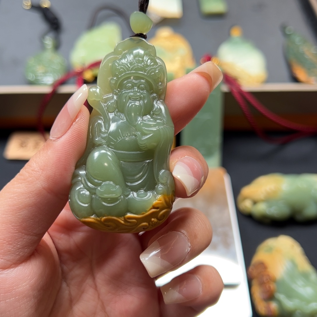 岫岩河磨玉（透闪石质玉）颈饰未镶嵌感***?