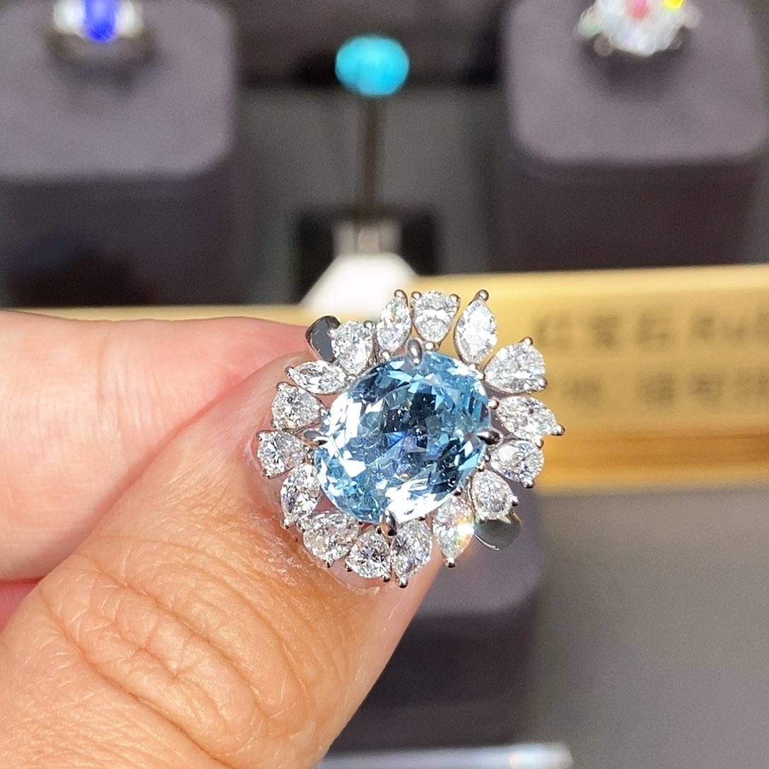 海蓝宝石戒指18K金镶嵌4.08克拉