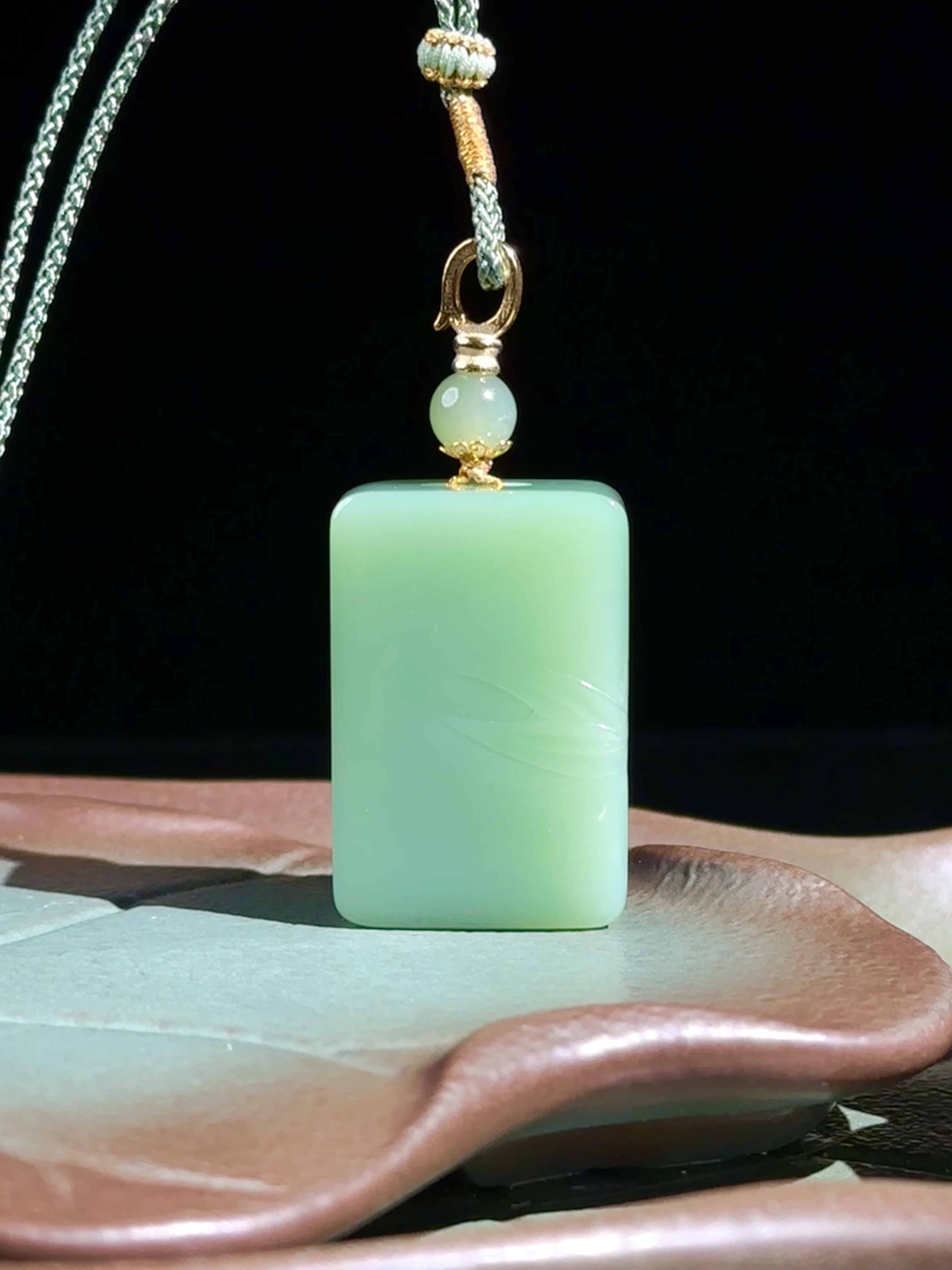 【典藏粉青】粉青和田玉雕花无事牌吊坠 D4272（18）（多样性发）