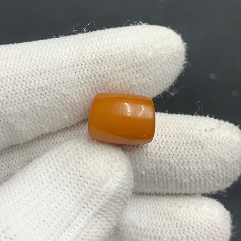 Q1254保真原矿俄料尺寸10.5*13.4mm蜜蜡单颗马蹄斜切顶珠微瑕放漏