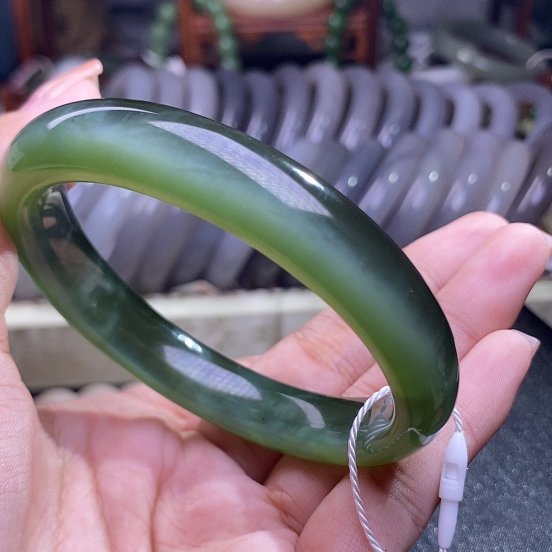 和田玉59.7圈碧玉老料猫眼冰底一线天手镯未镶嵌瑞*?