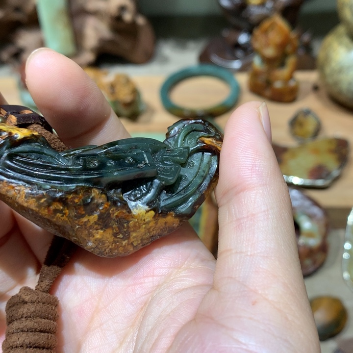 未镶嵌岫岩河磨玉（透闪石质玉）挂件