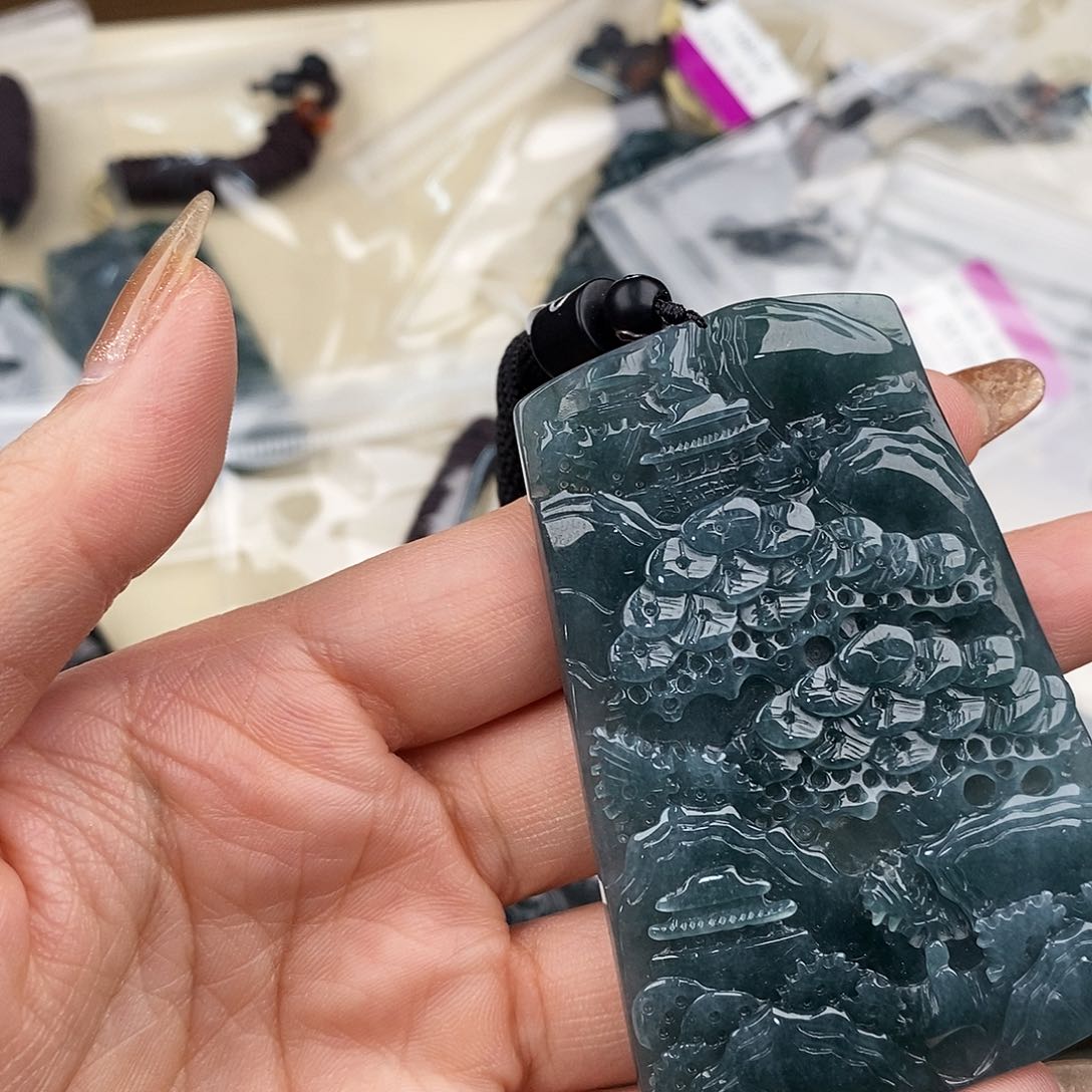 翡翠颈饰未镶嵌一