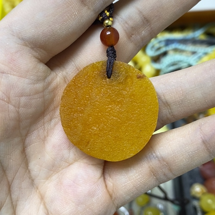 蜜蜡未镶嵌裸石吊坠