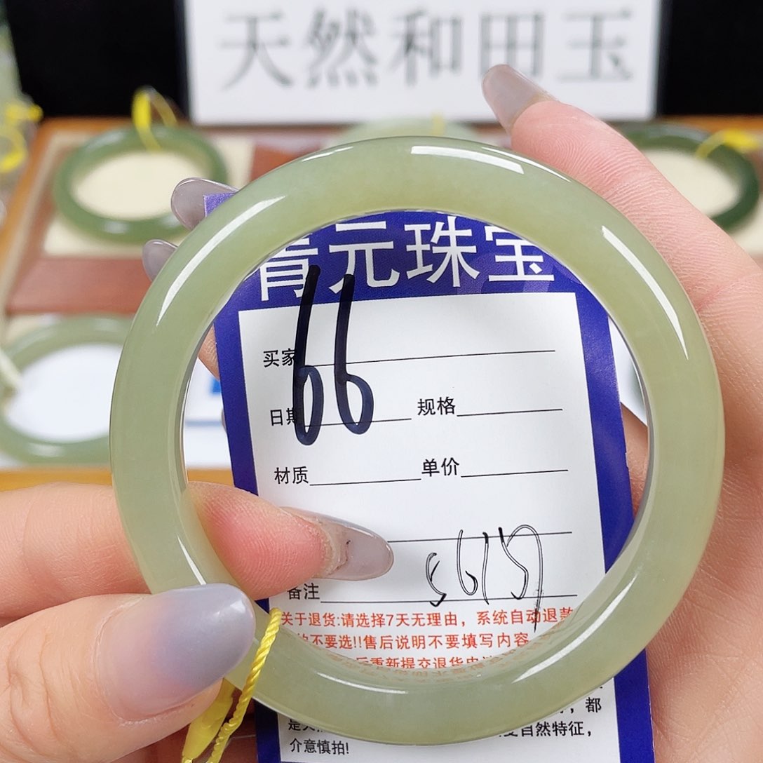 和田玉手镯未镶嵌