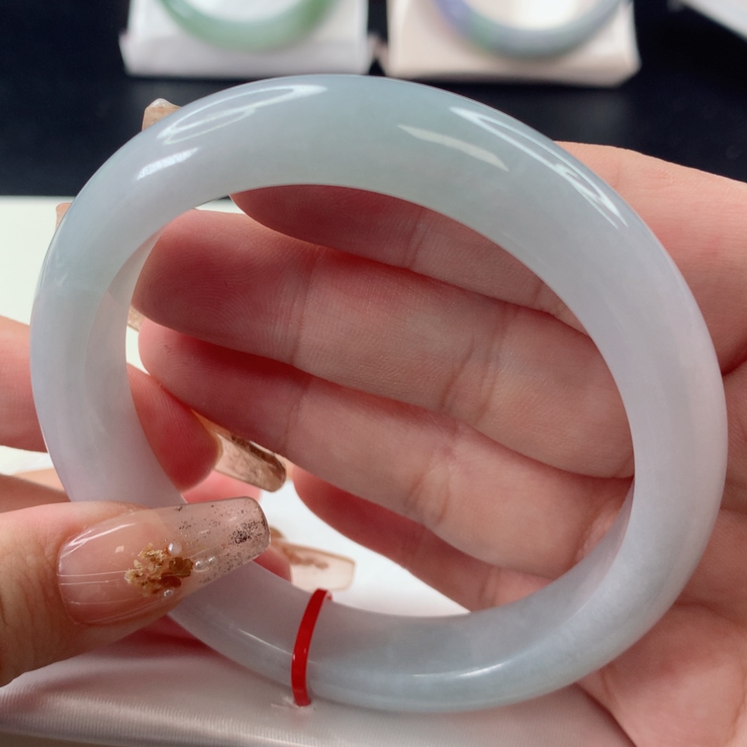 翡翠手镯未镶嵌61.7圈口