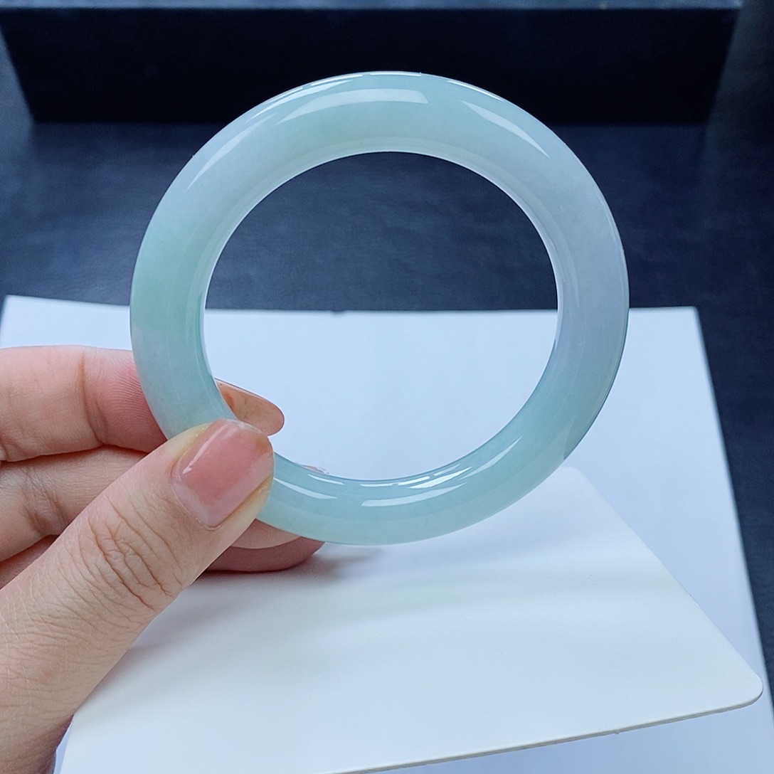 翡翠手镯未镶嵌55.8圈口