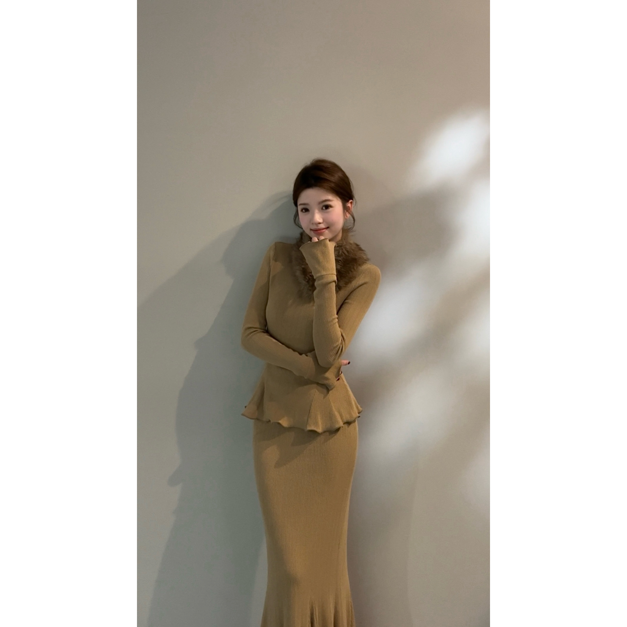 【颂宋】秋冬新款时尚小众拼接毛毛领长袖显瘦鱼尾裙套装DT1829
