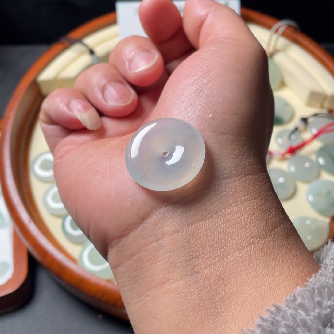 翡翠未镶嵌颈饰55678886556778