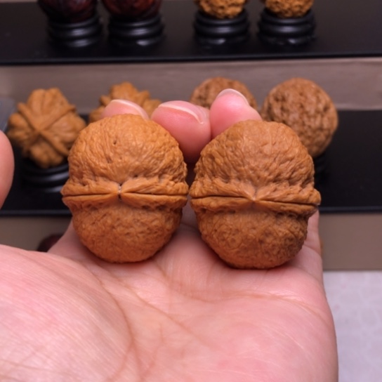 文玩核桃把件铁绣球4