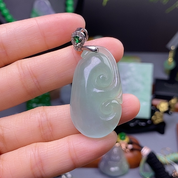 翡翠未镶嵌吊坠(赠链)