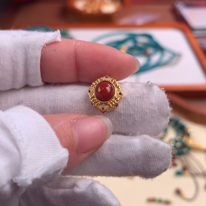 南红玛瑙配饰18K金镶嵌320