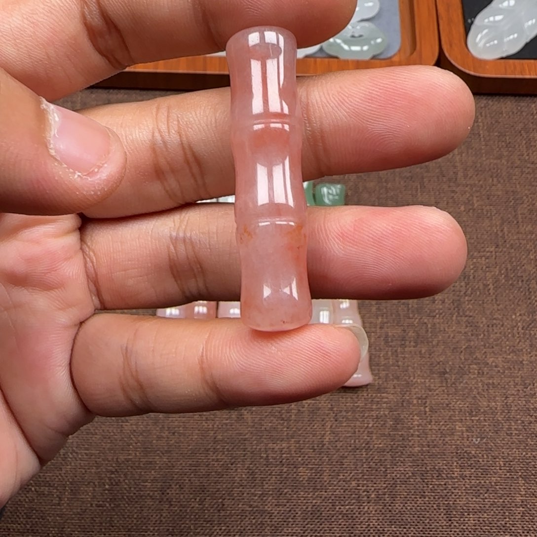 颈饰未镶嵌石英岩玉