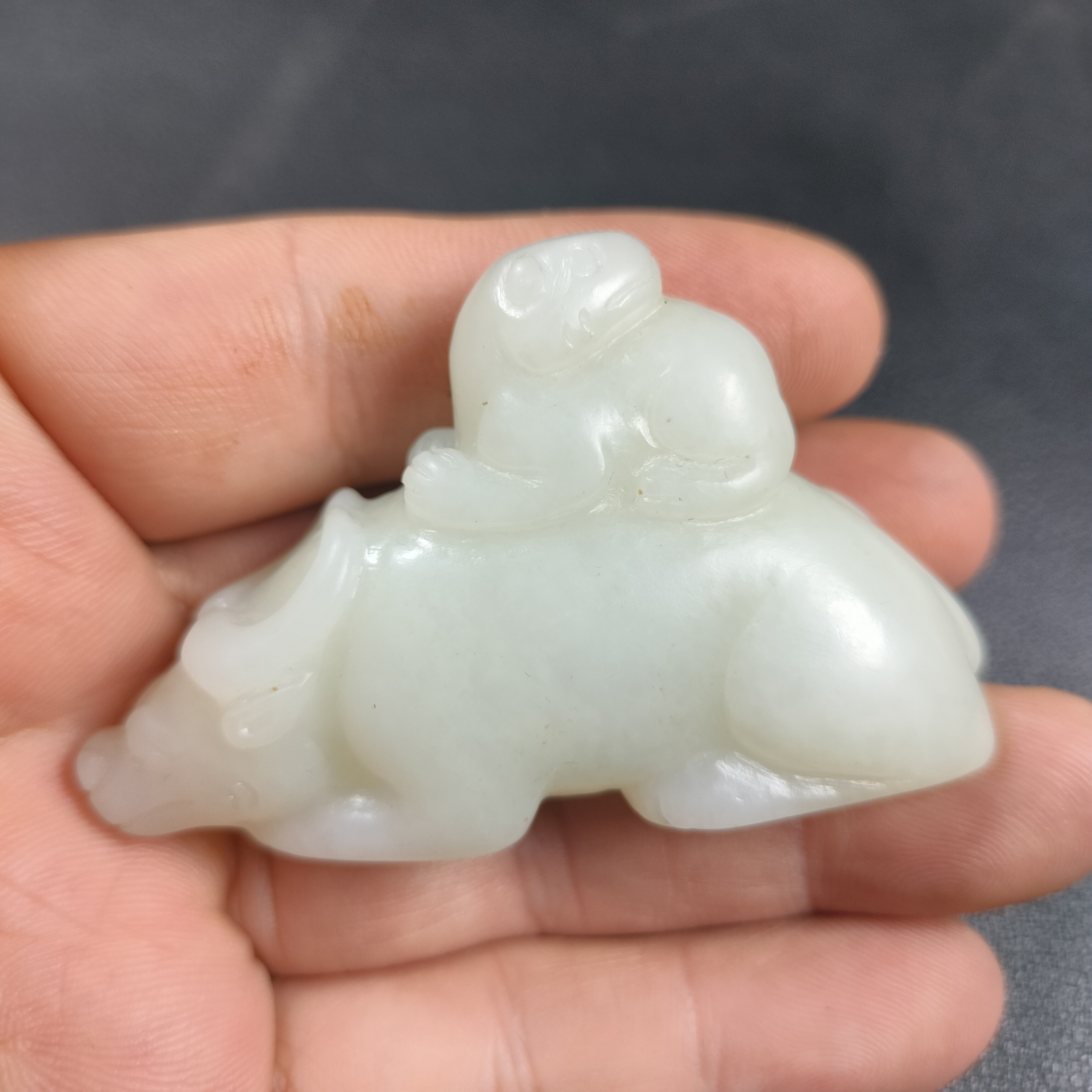 精品和田玉把件文玩玉器，尺寸6.0*4.6*2.3厘米，重量58