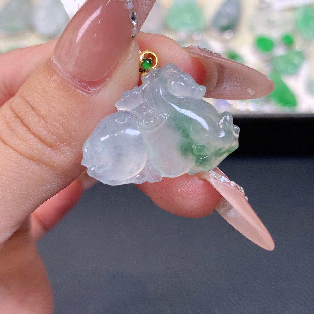 翡翠18K金镶嵌颈饰