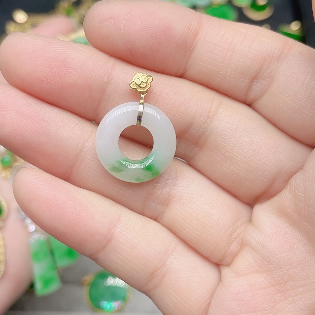 翡翠颈饰18K金镶嵌天然翡翠