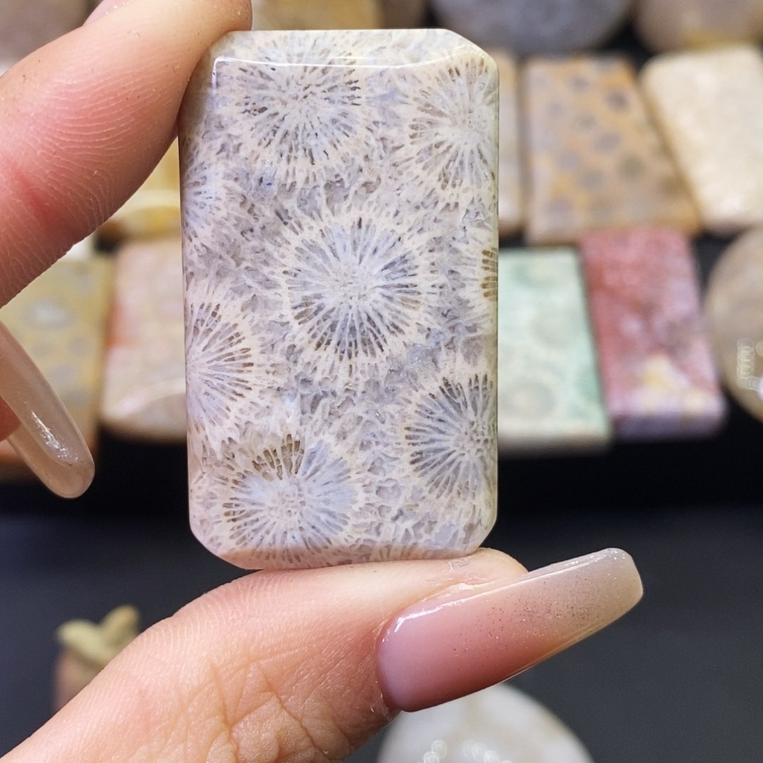 硅化玉颈饰合金余***老