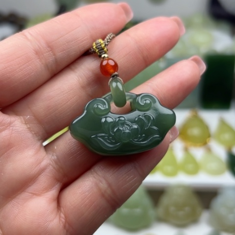 和田玉颈饰未镶嵌