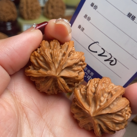 是***呐吊坠文玩核桃三棱