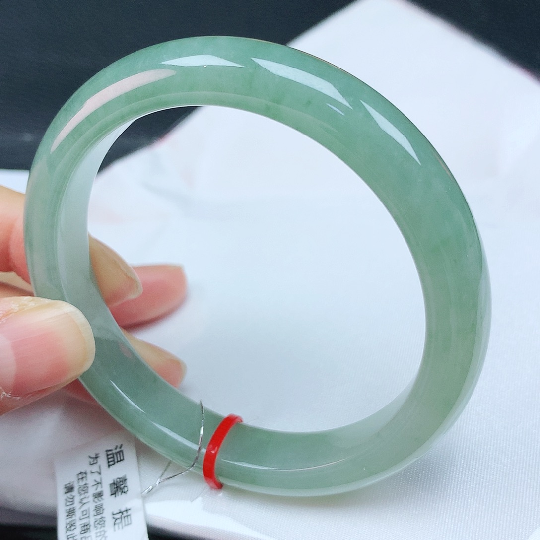 翡翠手镯未镶嵌56圈