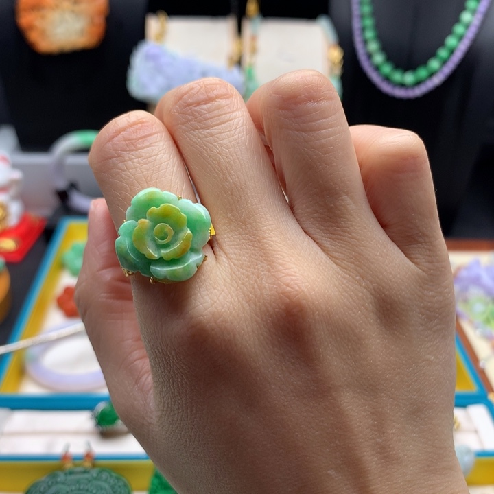 翡翠戒指未镶嵌翡翠花戒指