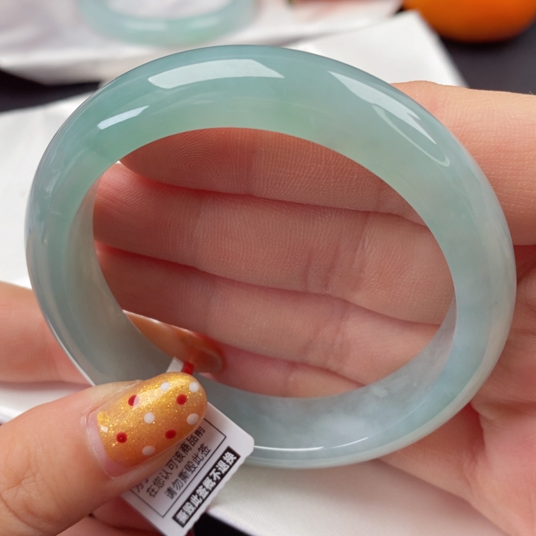 翡翠手镯未镶嵌57圈口