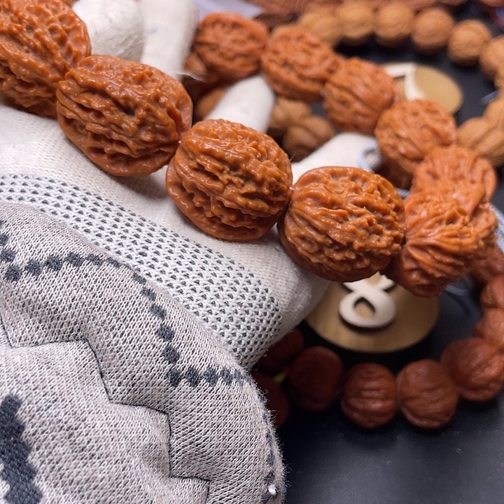 把件文玩核桃粗筋珊瑚