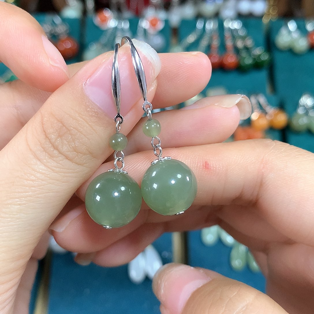 和田玉耳饰银S925镶嵌卡12mm左右晴水绿