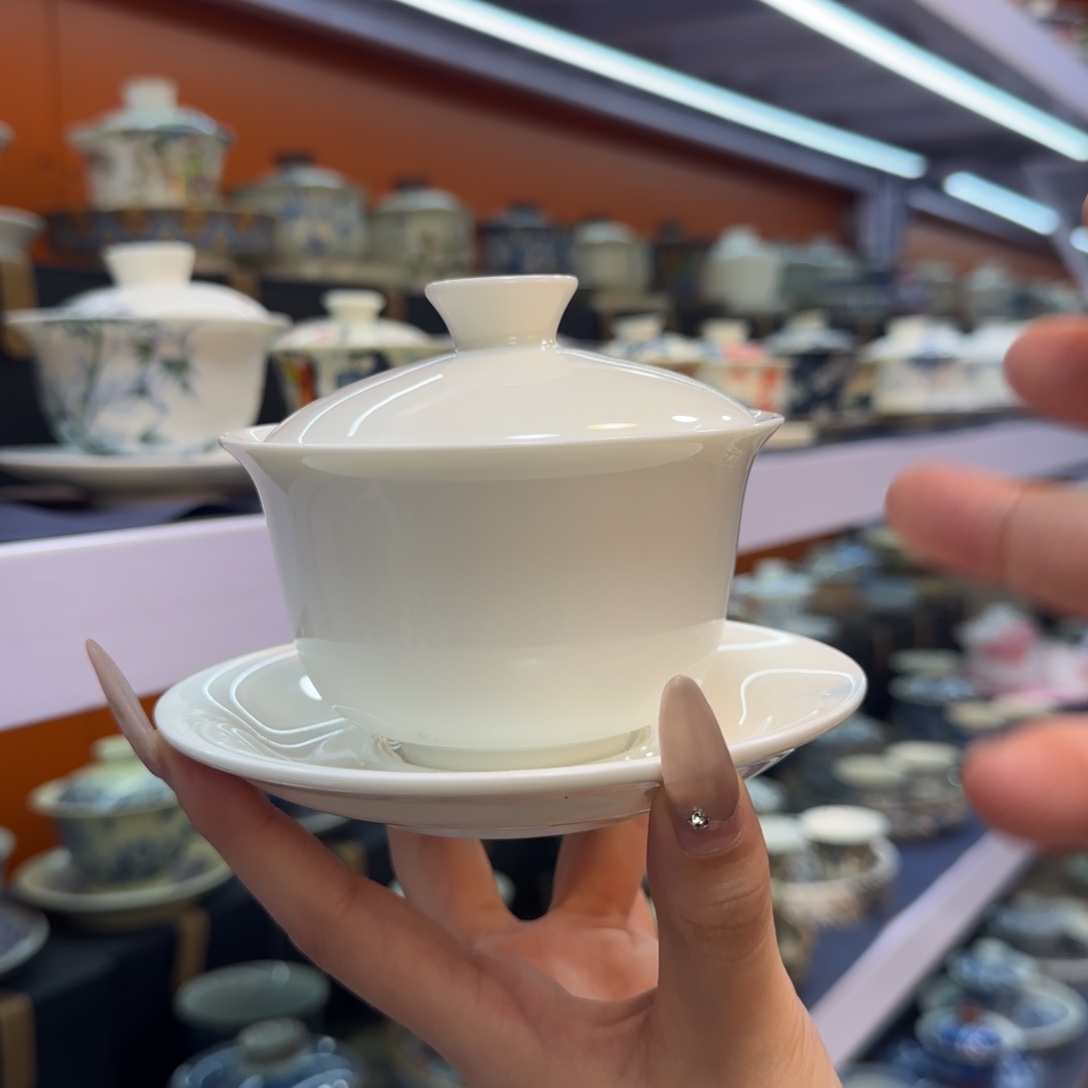 我在外面吃饭呢你在哪