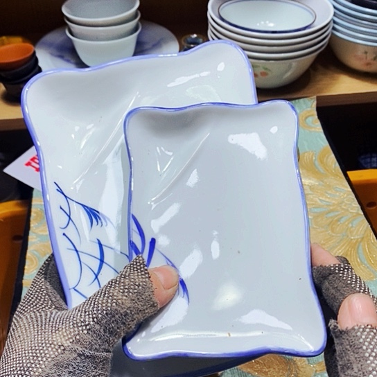 瓷片新年快乐。万事如意