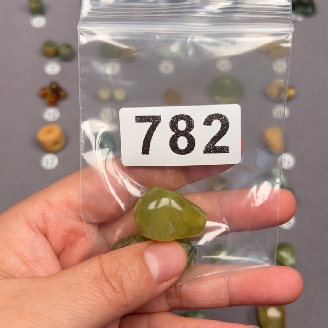 未镶嵌蛇纹石玉颈饰a****3微瑕不退不换