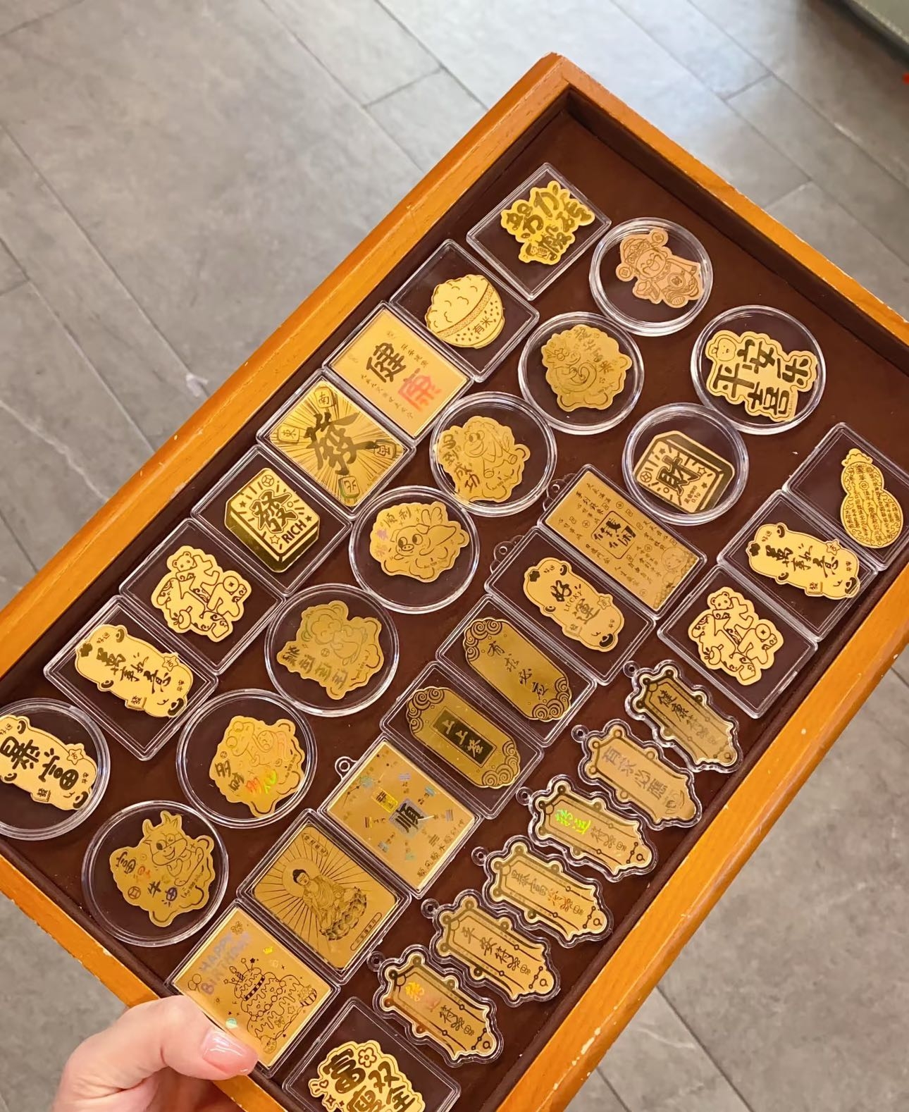 爆款金手机贴（多样性发一件）