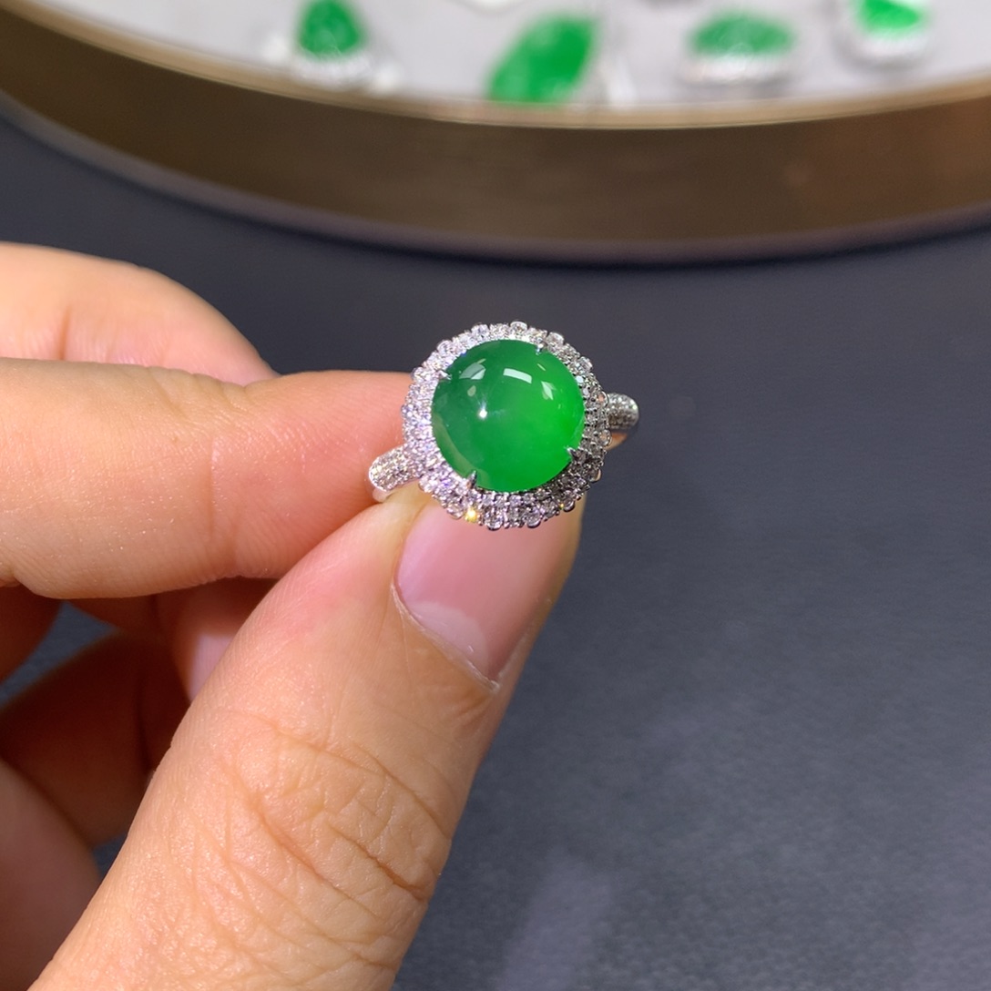 翡翠戒指18K金镶嵌翡翠