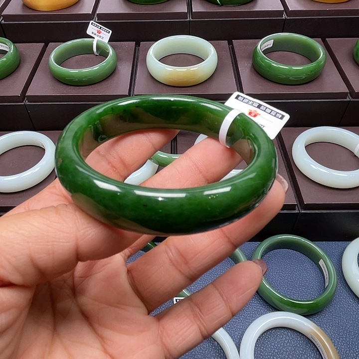 和田玉未镶嵌手镯5556