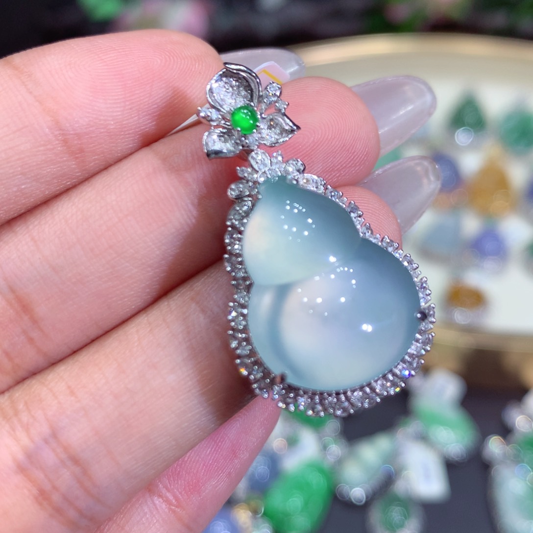 翡翠吊坠(赠链)18K金镶嵌