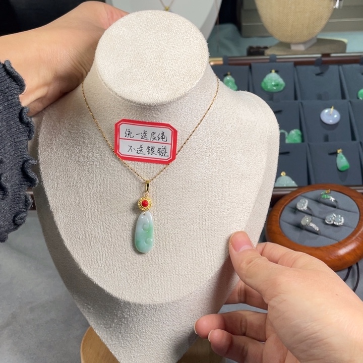 翡翠未镶嵌颈饰缅甸翡翠