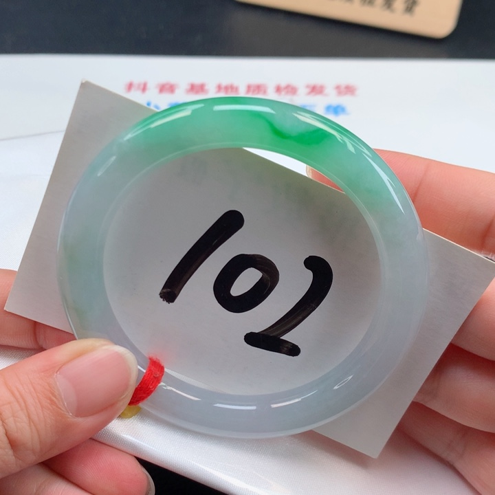 翡翠手镯未镶嵌正