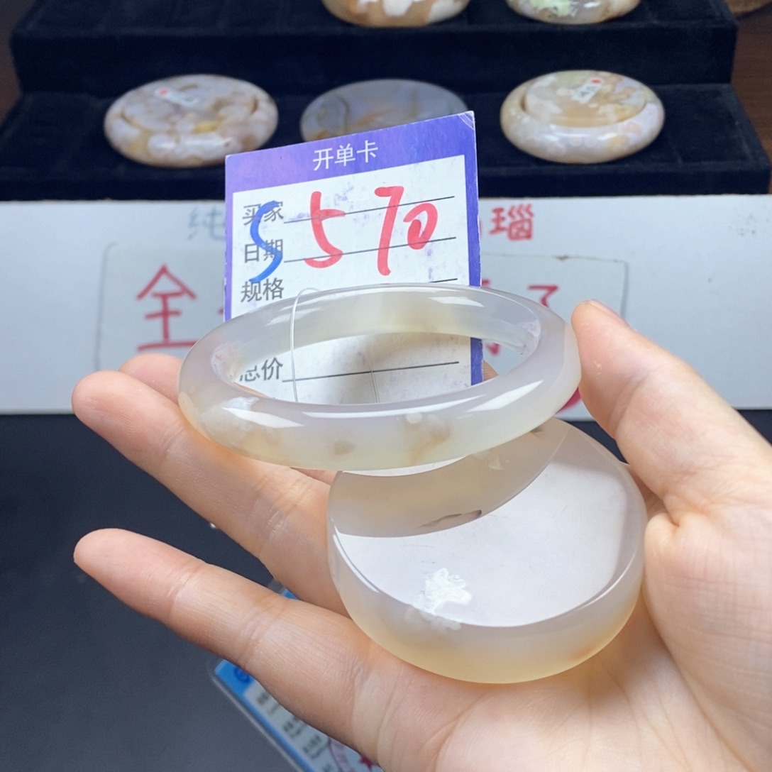 石英质玉手镯未镶嵌