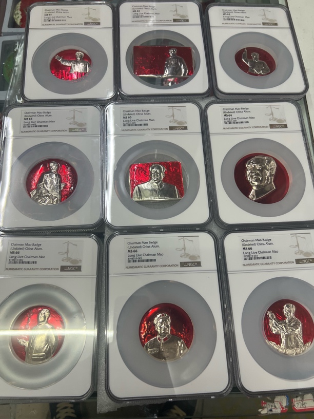 非法定货币毛爷爷像章，61 4套章9枚套 ，N G C评级。