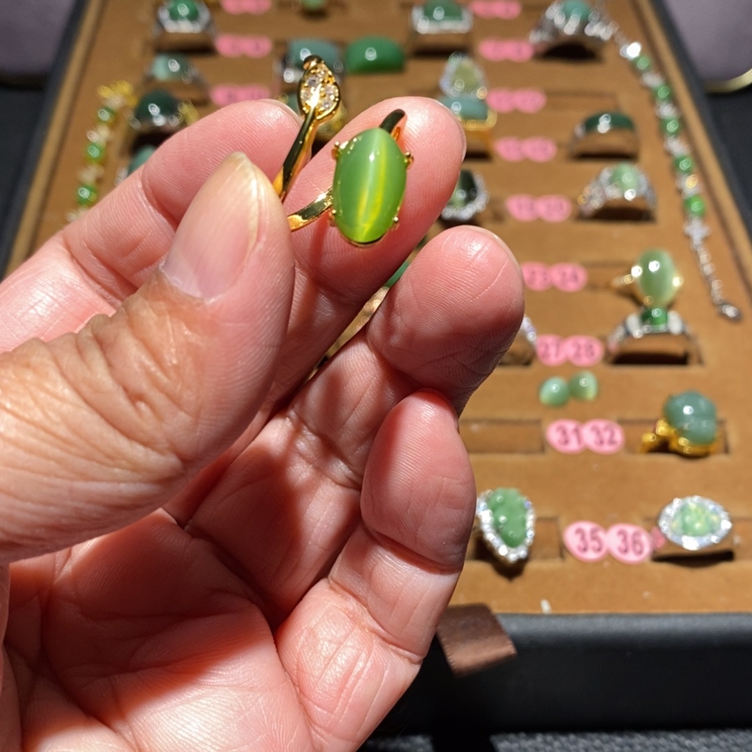 悦***和田玉未镶嵌戒指