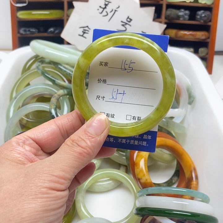 蛇纹石玉未镶嵌手镯