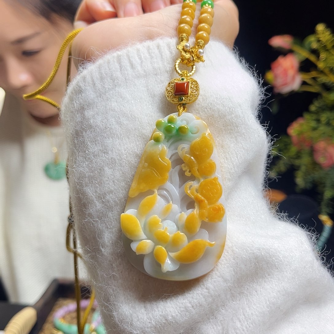 翡翠颈饰未镶嵌冰